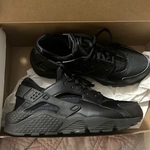 Black Nike Wmns Air Huarrache run